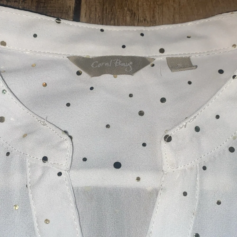 Coral Bay White Blouse with Gold polkadot blouse 🆕 - Picture 4 of 11